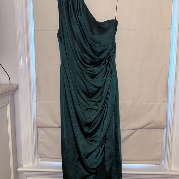 Elliatt One-Shoulder Green Dress - Picture 2 of 3